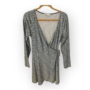 Hollister Wrap dress size Large EUC